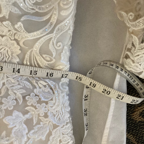 UNIQUE HIGH-LOW BRIDAL DRESS:14/16: - Picture 11 of 16